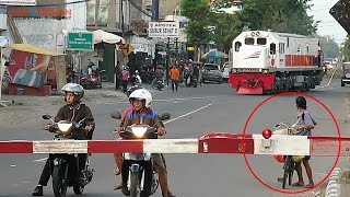 lho kok sepurnya keretaapi madiun [upl. by Idnib785]